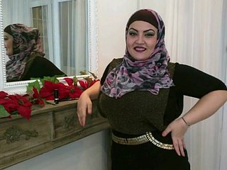Sultry isteri memakai hijab dan sentiasa mahu seks