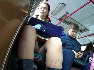 cámara oculta, upskirt en el autobús