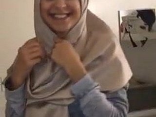 Hot Paki Hijab Unladylike