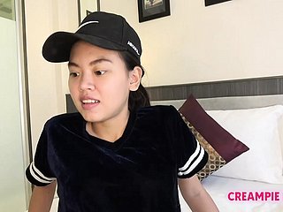 Taylandlı kız kunduzunu yutturar ve creampied alır
