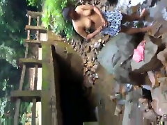 스리랑카 여성 목욕