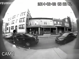 CCTV pissing Frau