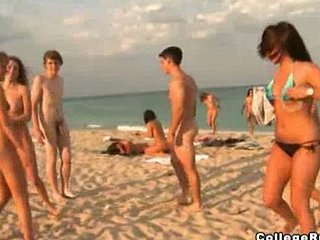 youngsters bikini sur dispirit plage nue strip